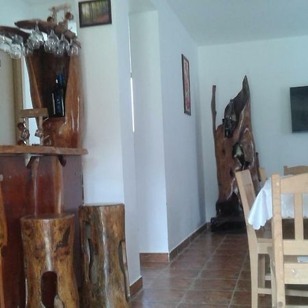 ホテル Pensiunea Casa Vanatorului Oteleni エクステリア 写真
