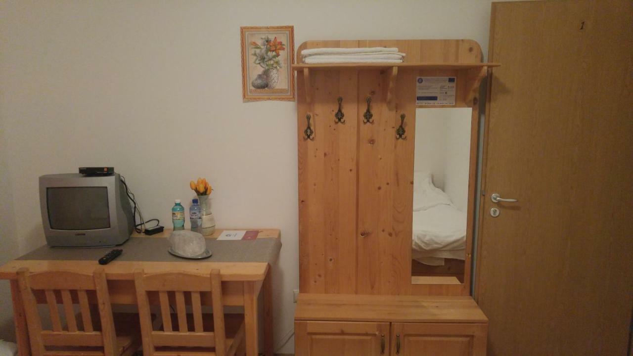 ホテル Pensiunea Casa Vanatorului Oteleni エクステリア 写真